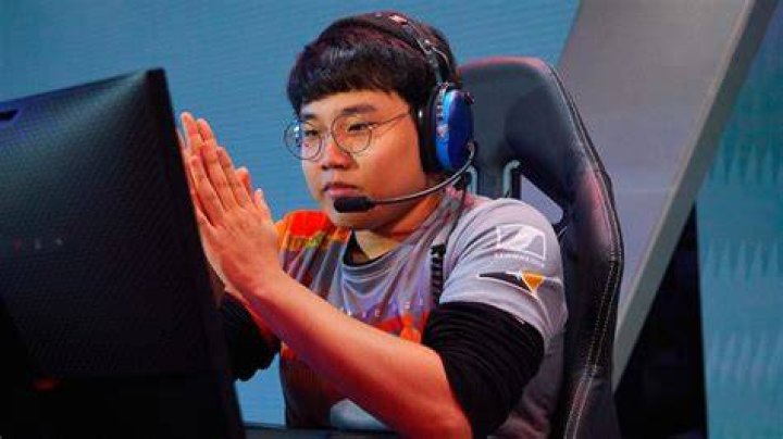Overwatch League Striker